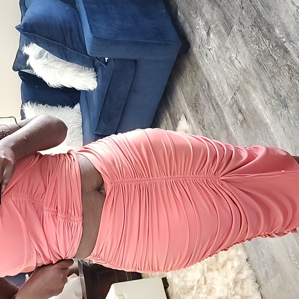 Closet Clear Out- Coral 2 piece skirt set, super flattering - Picture 4 of 10